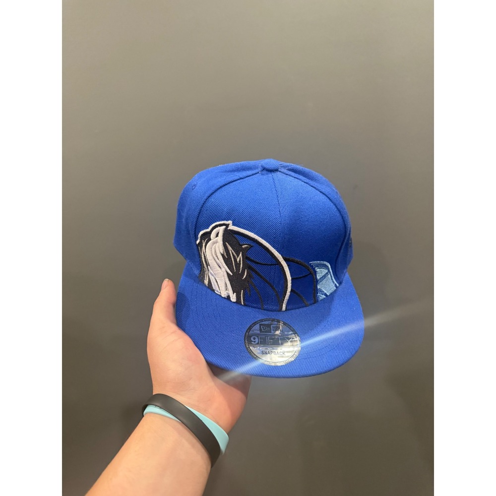 New Era 9FIFTY Dallas Mavericks NBA Blue Snapback Hat One Size Flat Brim Cap